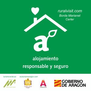 un techo con corazón y una casa con las palabras "Alzheimerphrine sensible" en Casa Rural Borda Marianet, en Cerler