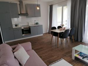 Kuchyňa alebo kuchynka v ubytovaní Apartman Bella 1