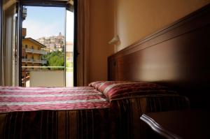 Postel nebo postele na pokoji v ubytování HOTEL IL CORALLO