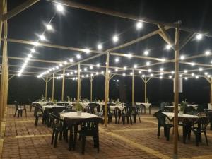 Restauracja lub miejsce do jedzenia w obiekcie Fattoria Il Noce B&B