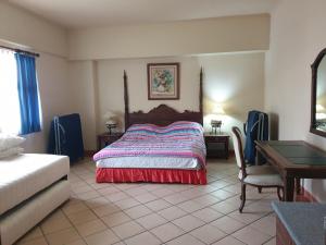 Postel nebo postele na pokoji v ubytování Apartemen Marbella anyer tower sadewa lt 5 view kolam renang & laut