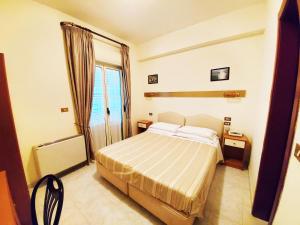 Letto o letti in una camera di Albergo delle Rose