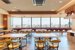 hotel MONday Premium Ueno Okachimachi餐廳或用餐的地方