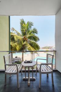 Bazén v ubytování Hikkaduwa Beach Hotel - Special Deal on 3 Night or More Stays nebo v jeho okolí