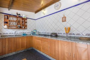 Kuchyň nebo kuchyňský kout v ubytování Casa Rural con piscina