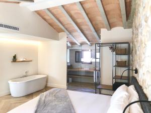 a bathroom with a bath tub and a sink at Hotel Abaco Altea in Altea