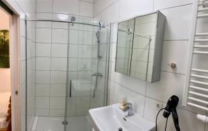 Koupelna v ubytování AJO Apartments - Messe City Room - Self-Check-in