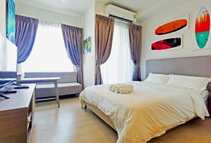 Кровать или кровати в номере Chapter One Eco-Modern Suite (曼谷高端酒店公寓）
