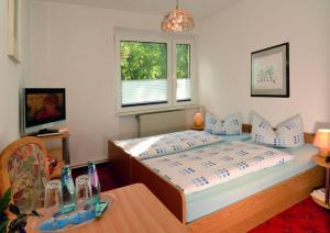 Postel nebo postele na pokoji v ubytování Hotel Waldidyll