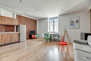 a living room with a couch and a table with chairs at Old Town Apartments Apartinfo in Gdańsk