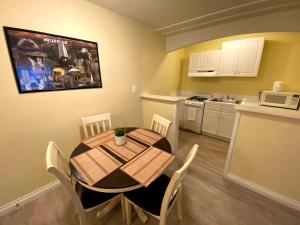 a kitchen and dining room with a table and chairs at Hollywood Celebrity Hotel in Los Angeles +37 photos