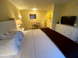 a bedroom with a large white bed and a table at Hollywood Celebrity Hotel in Los Angeles