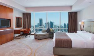 เตียงในห้องที่ InterContinental Doha The City by IHG