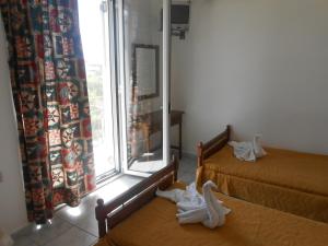 A bed or beds in a room at Akropolis studios