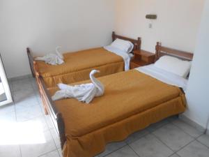 A bed or beds in a room at Akropolis studios