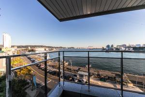 A balcony or terrace at Brown Dot Hotel Ulsan Jangsaengpo