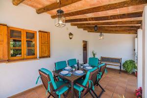 A seating area at Ferragut