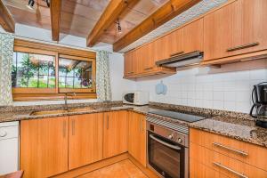 A kitchen or kitchenette at Ferragut