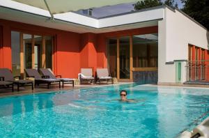 Bazén v ubytování Bio Thermalhotel Falkenhof nebo v jeho okolí