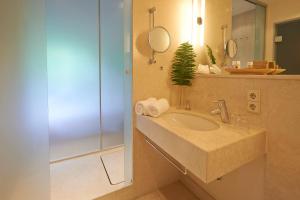 Koupelna v ubytování Bio Thermalhotel Falkenhof