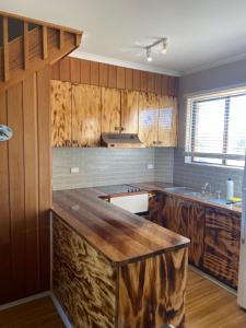 A kitchen or kitchenette at Snowgate Motel + Apartments