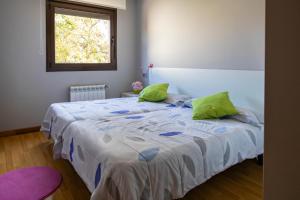 El Rincón de la Villa by Asturias Holidays tesisinde bir odada yatak veya yataklar