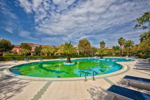 The swimming pool at or close to L'Oasi di Ottiolu Még 8 kép