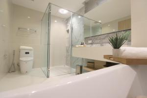 Phòng tắm tại Alix Bangkok Hotel