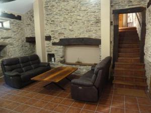 A seating area at Os NOVOS