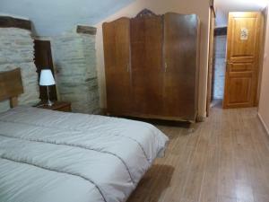 A bed or beds in a room at Os NOVOS