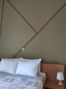 A bed or beds in a room at Cicada Home