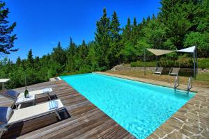 The swimming pool at or close to Casa Fioraie by PosarelliVillas