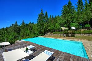 The swimming pool at or close to Casa Fioraie by PosarelliVillas