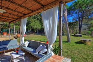 A garden outside Casa Fioraie by PosarelliVillas