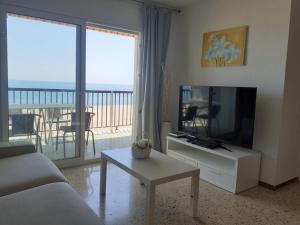 Imagen de la galería de Suitur apartamento primera linea mar vistas playa, en Canet de Mar
