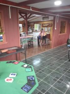 Un restaurante u otro lugar para comer en Rio Maullin Lodge