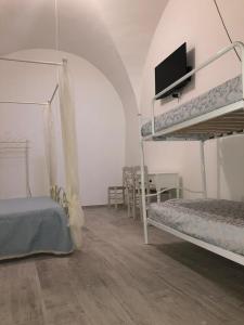 a bedroom with two bunk beds and a table at B&B Belvedere Castelluccio Valmaggiore in Castelluccio Valmaggiore