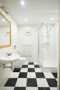 Kúpeľňa v ubytovaní Apartamenty Klasztorna 25