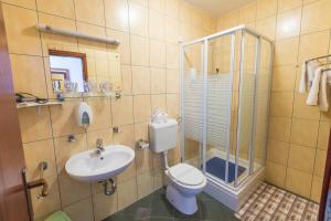Koupelna v ubytování Hotel Klek