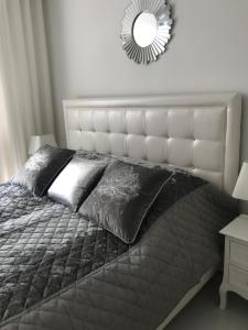 Posteľ alebo postele v izbe v ubytovaní Apartament Chanel Centrum
