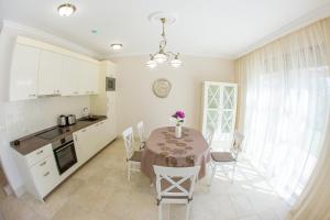 Gallery image of Townhouse Virginia in Petrovac na Moru