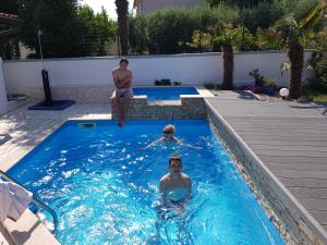 Zdjęcie z galerii obiektu Holiday Home Enisa w mieście Vabriga