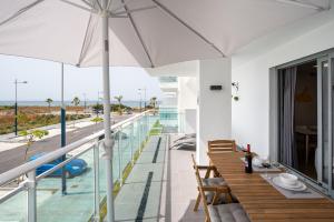 Imagen de la galería de Seafront Duna Beach Luxury Apartment, en Torrox