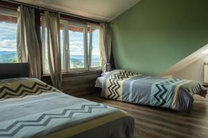 Ένα ή περισσότερα κρεβάτια σε δωμάτιο στο Zajazd Izabela