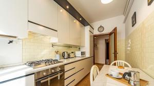 a kitchen with a table and a stove top oven at Residenza al Giardino in Venice