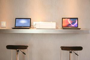 Télévision ou salle de divertissement dans l'établissement Hotel Wing International Himeji