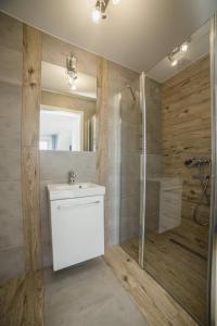 a bathroom with a shower and a toilet and a sink at Gościniec Kaszubek in Władysławowo