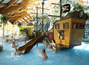 a group of people playing in a water park at Mediteran Homes with Terme Čatež Tickets in Čatež ob Savi