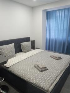 Tempat tidur dalam kamar di Luxury Central Apartment