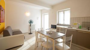 a kitchen and living room with a table and chairs at Casa Gardan in Levanto